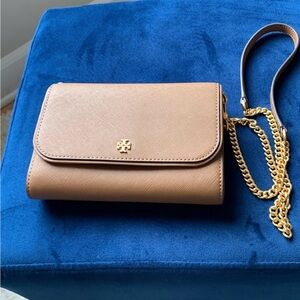 Tory Burch Tan Crossbody Bag with Gold Chain Strap and Structured Design